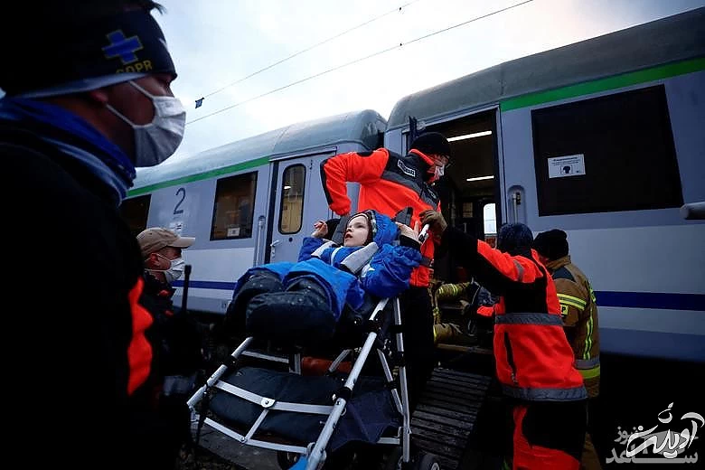 انتقال کودکان بیمار اوکراینی با قطار به لهستان/ رویترز